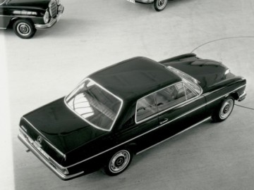 Mercedes W 114 – Styl i elegancja